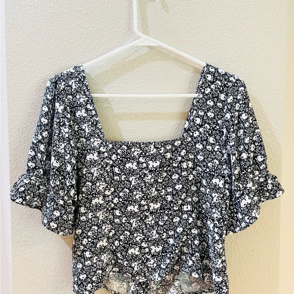 Trixxi Crop Top button up black & white floral size XL loose fit - Picture 5 of 9
